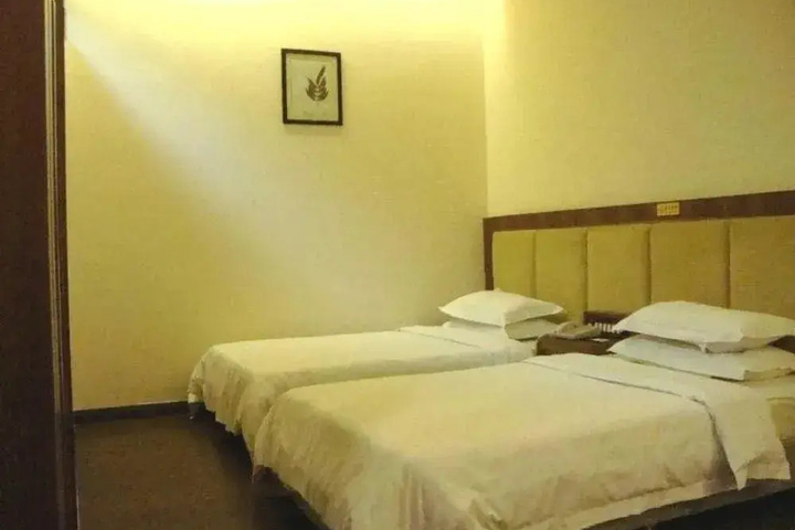 Room 4 of 10
