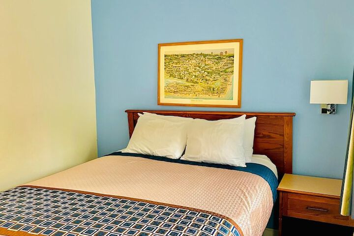 1 Queen Bed (14 of 24)