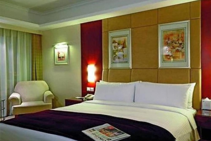 Room 27 of 42