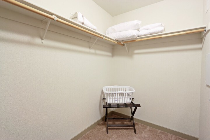 Room 9 of 43