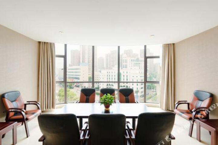 Three Gorges Project Dongshan Hotel (Yichang Water Joy City Three Gorges University)
