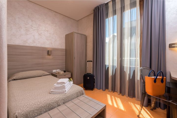 Room 7 of 47
