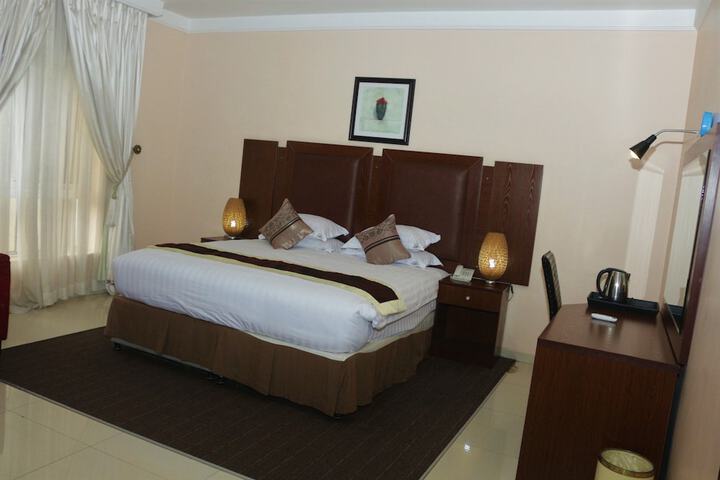 Room 9 of 30