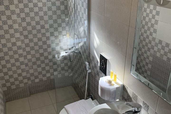 Room 18 of 65