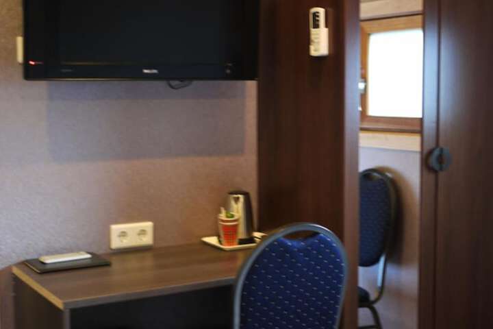 Room 11 of 24
