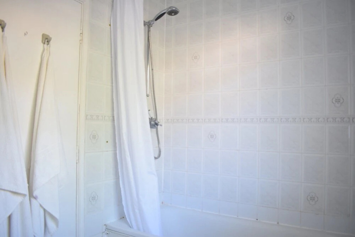 Room 4 of 12