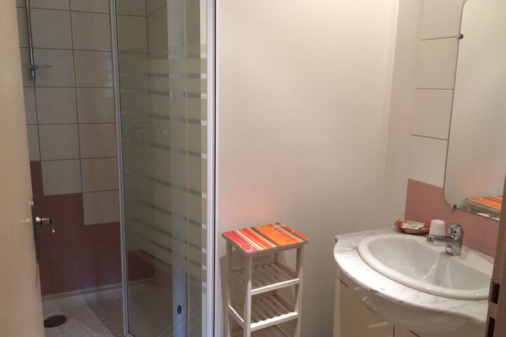 Room 8 of 29