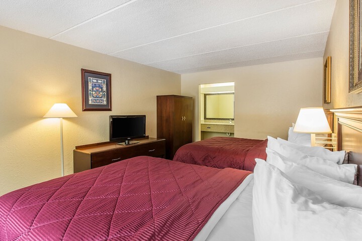 2 Queen Beds Accessible (1 of 8)