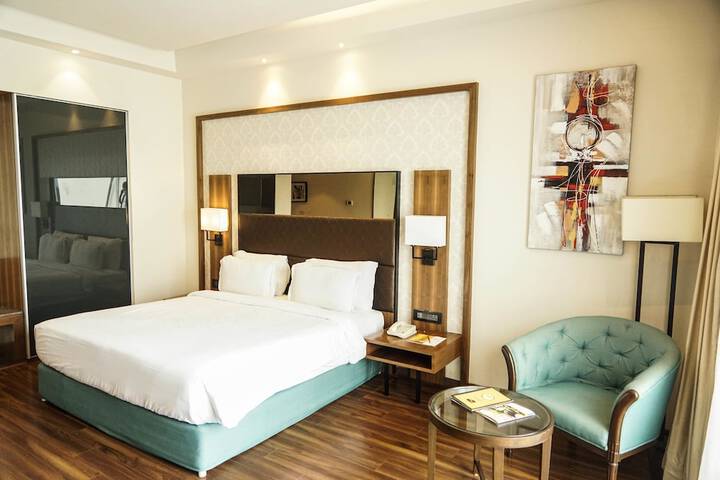 Room 8 of 37