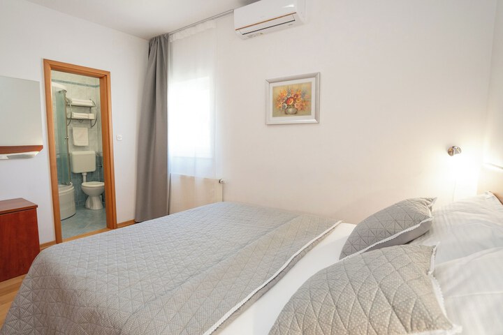 Room 12 of 53