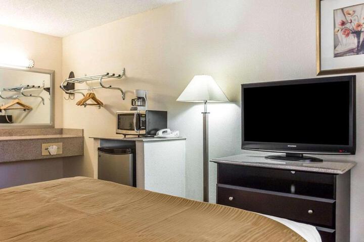 2 Double Beds (1 of 10)