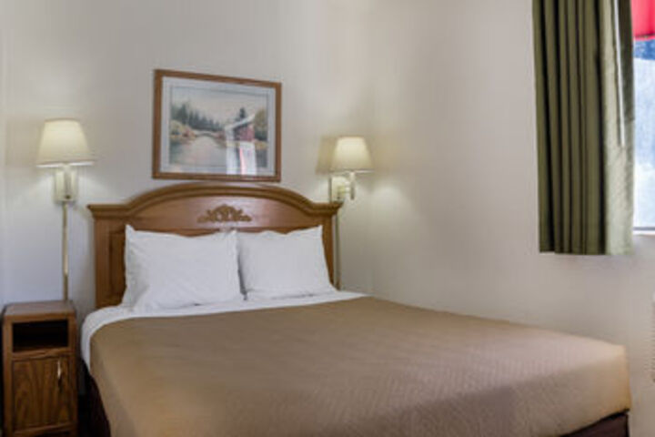 Room 43 of 65