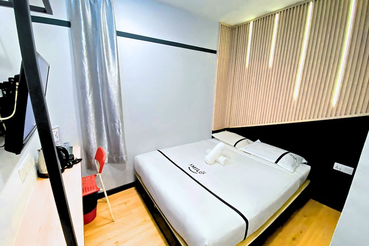 Room 13 of 37