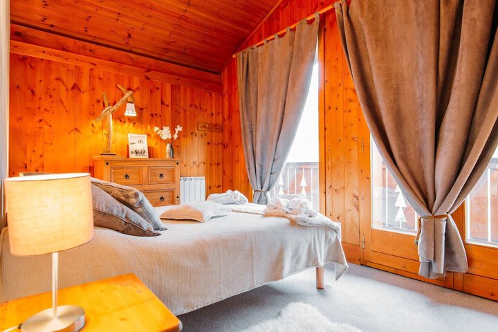 Room 4 of 18