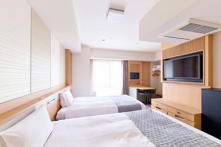 Room 27 of 61