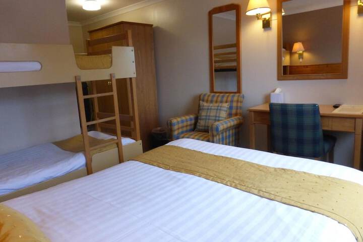 Room 27 of 69