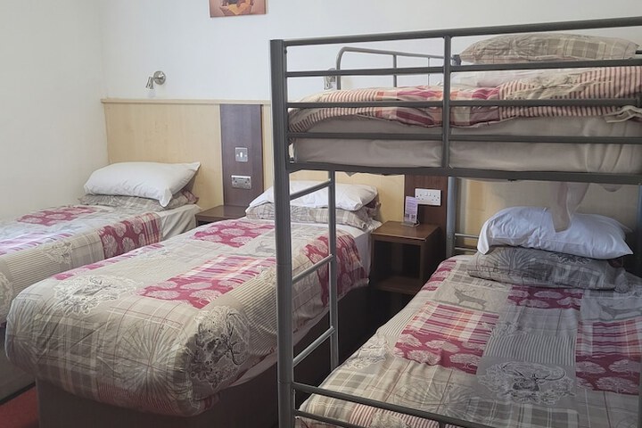 Room 12 of 104