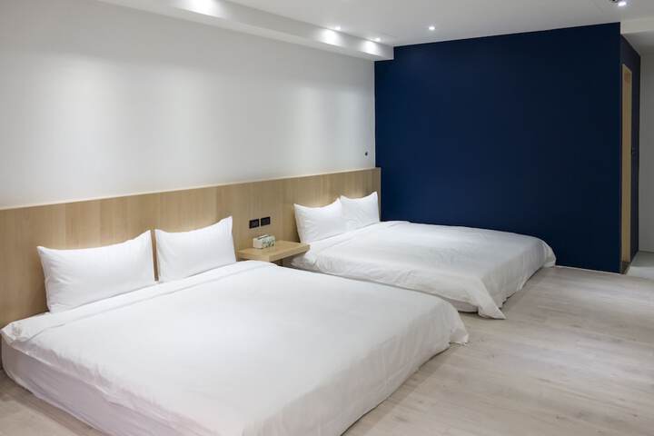 Room 14 of 145