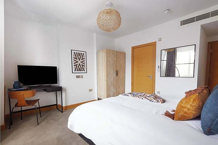 Room 5 of 43