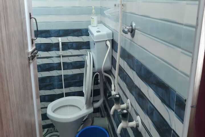 Room 8 of 10