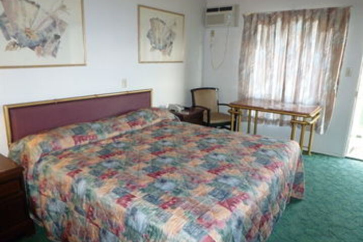 Room 7 of 18