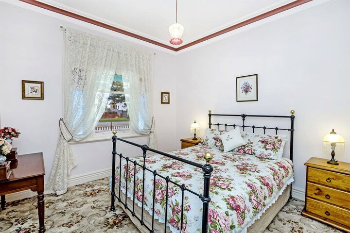 Room 4 of 12
