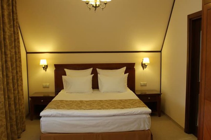 Room 4 of 35