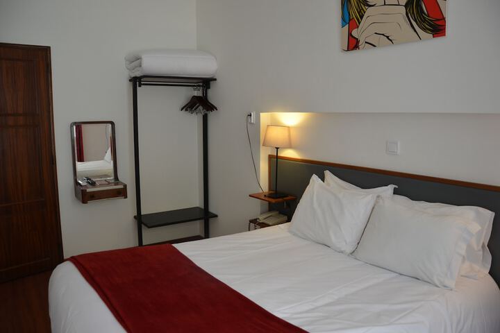 Room 9 of 37