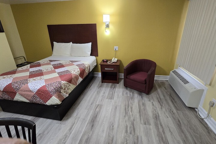 Room 27 of 62