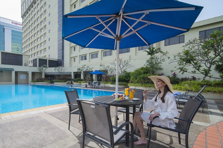 Hotel with Pool