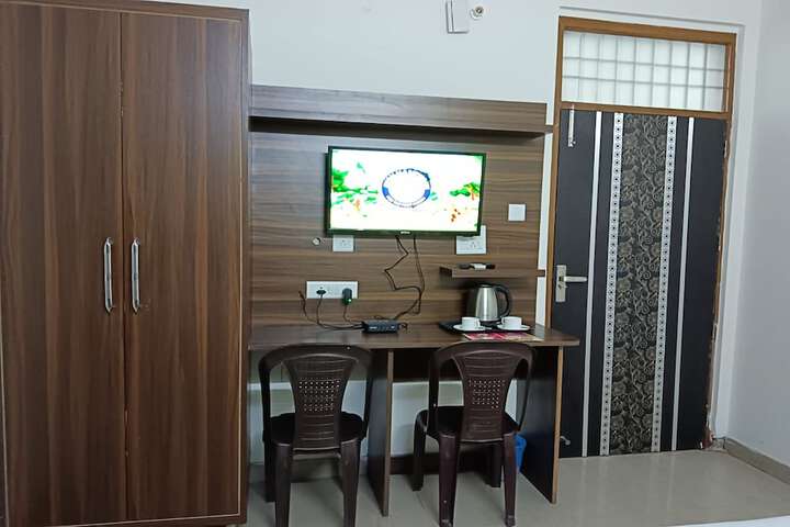 Room 11 of 34