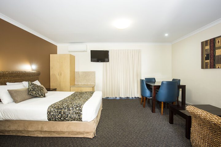 Room 4 of 63