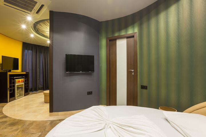 Room 10 of 53