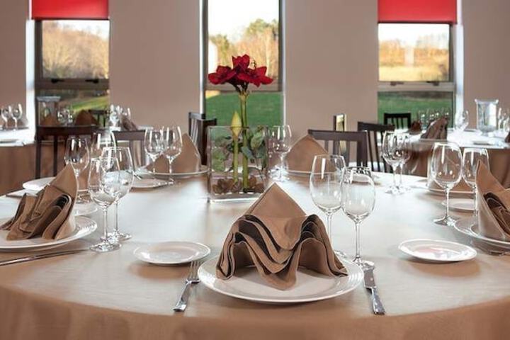 Dining 68 of 99
