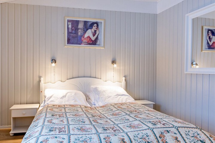Room 12 of 63