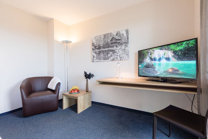 Room 10 of 32