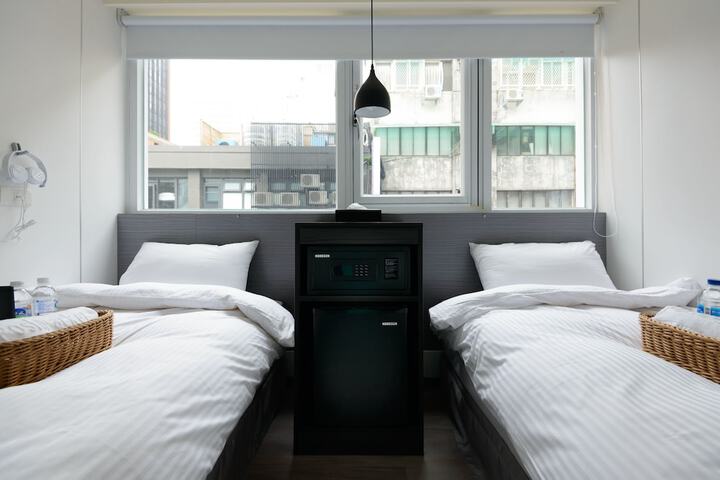 Room 11 of 53