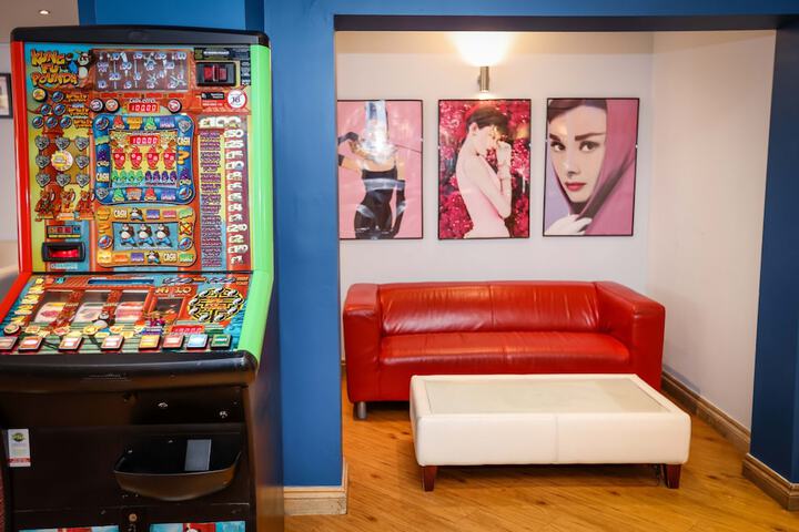 Lounge 133 of 139