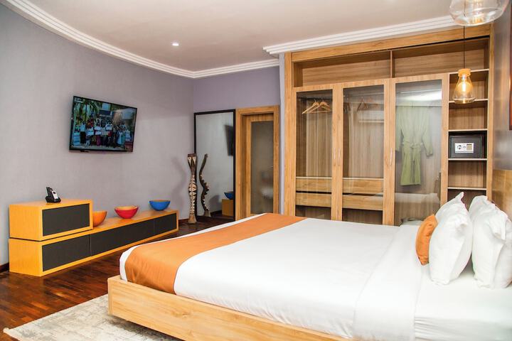 Room 2 of 19