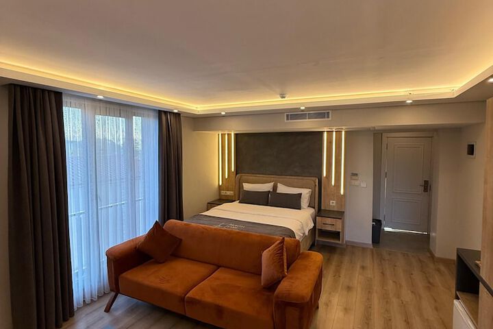 Room 12 of 48