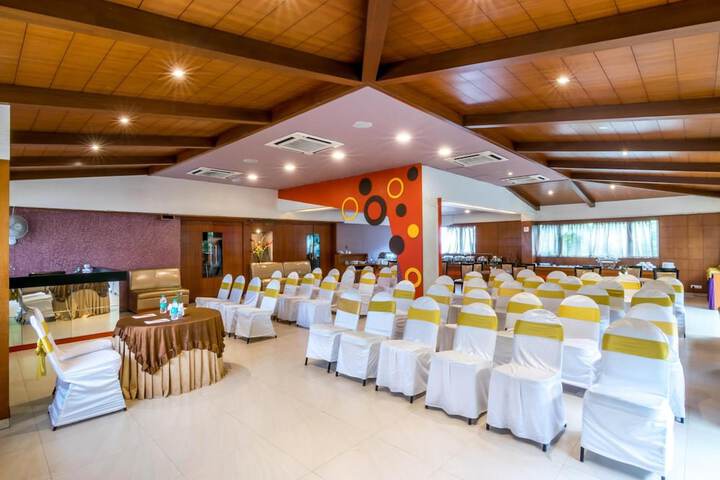 Ballroom/Hall 33 of 38