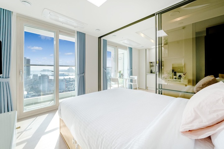 Room 325 of 640