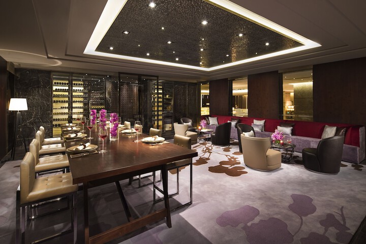 Lounge 40 of 47