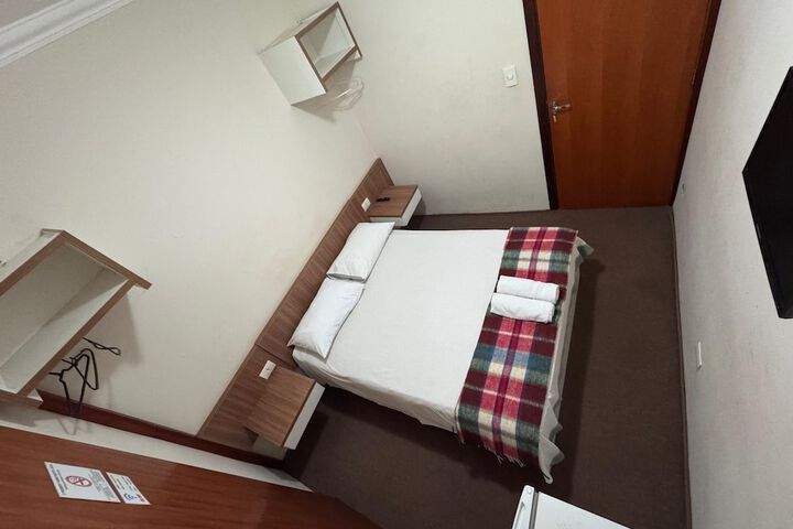 Room 14 of 37