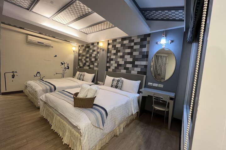 Room 33 of 84