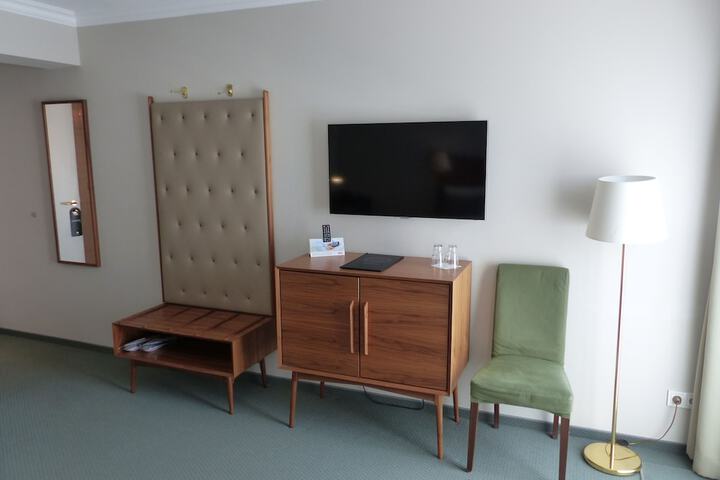 Room 10 of 85
