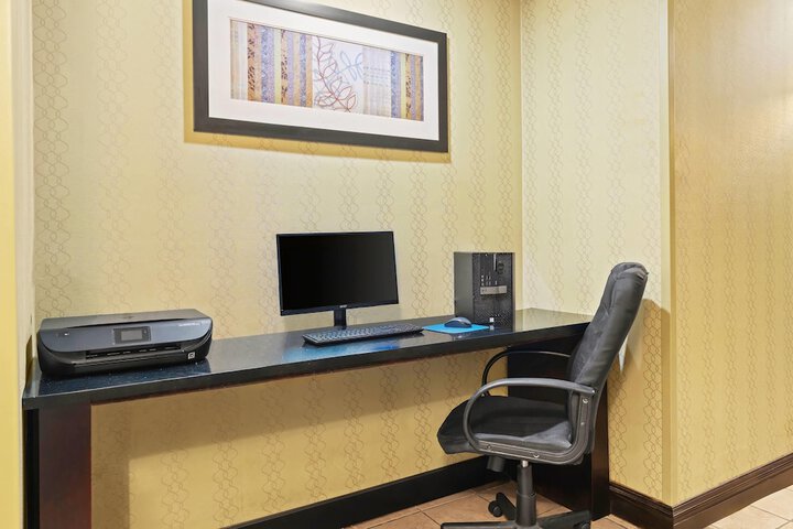 Business Center 36 of 47