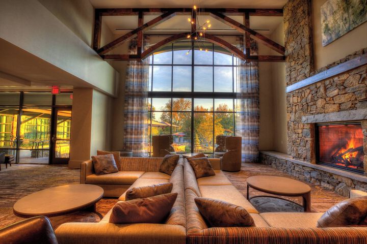 Lobby lounge