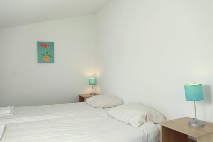 Room 16 of 36