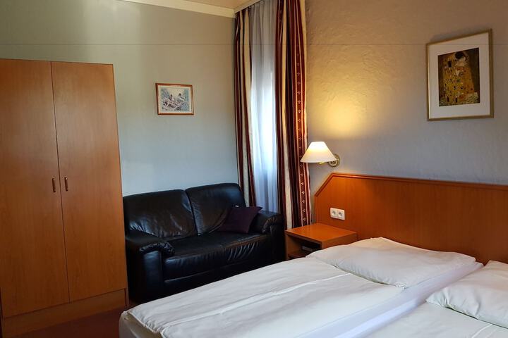 Room 13 of 68